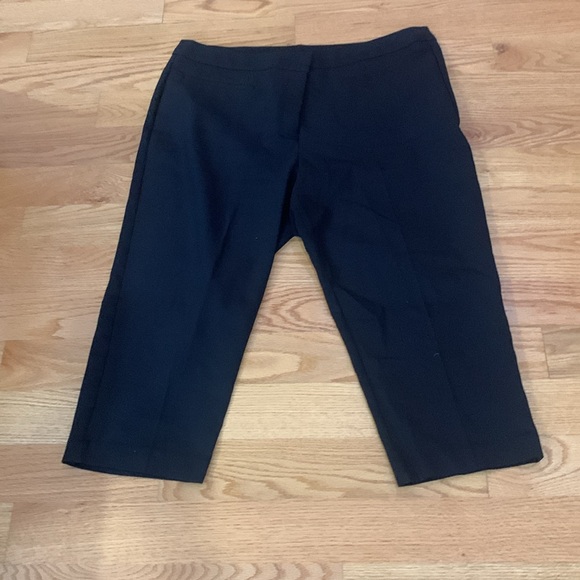 Fabulously Slimming by Chico’s Black stretch capris pants Sz 3/XL - Picture 4 of 9